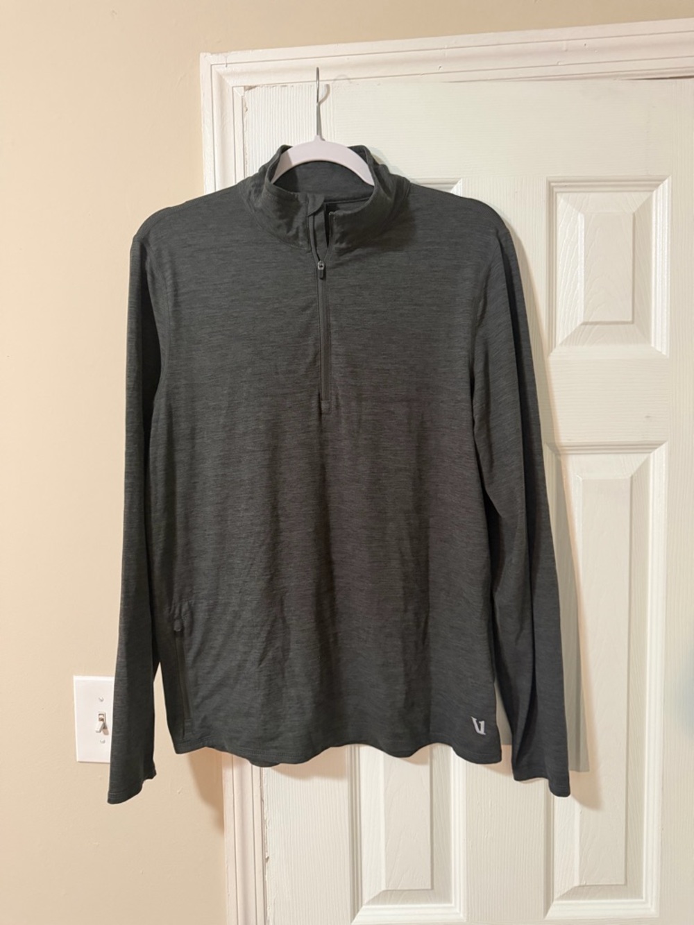 Vuori Dark Heather Gray Quarter Zip 1/4 Pullover